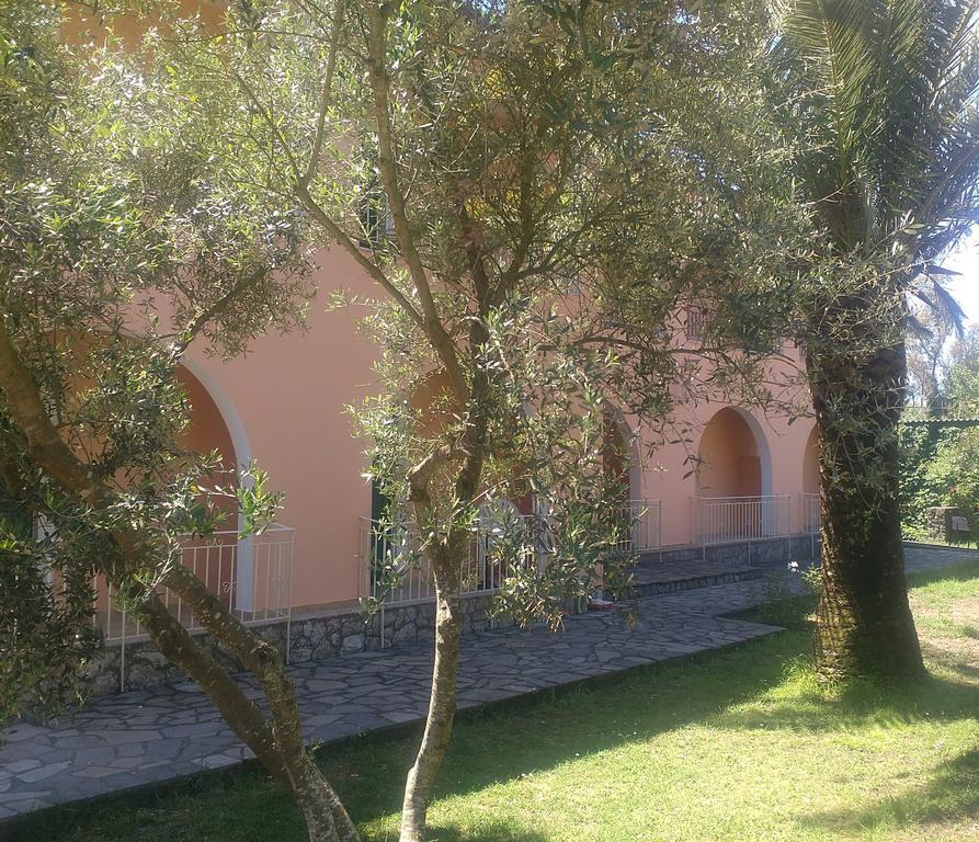 Rossi'S Studios Moraitika Bagian luar foto
